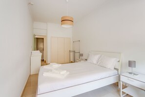 1 quarto, ferros/tábuas de passar roupa, acesso à internet