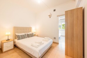 2 bedrooms, iron/ironing board, internet, bed sheets