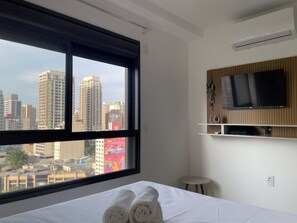 Studio | Blackout drapes, iron/ironing board, free WiFi, bed sheets - Lira Perdizes (Sao Paulo)