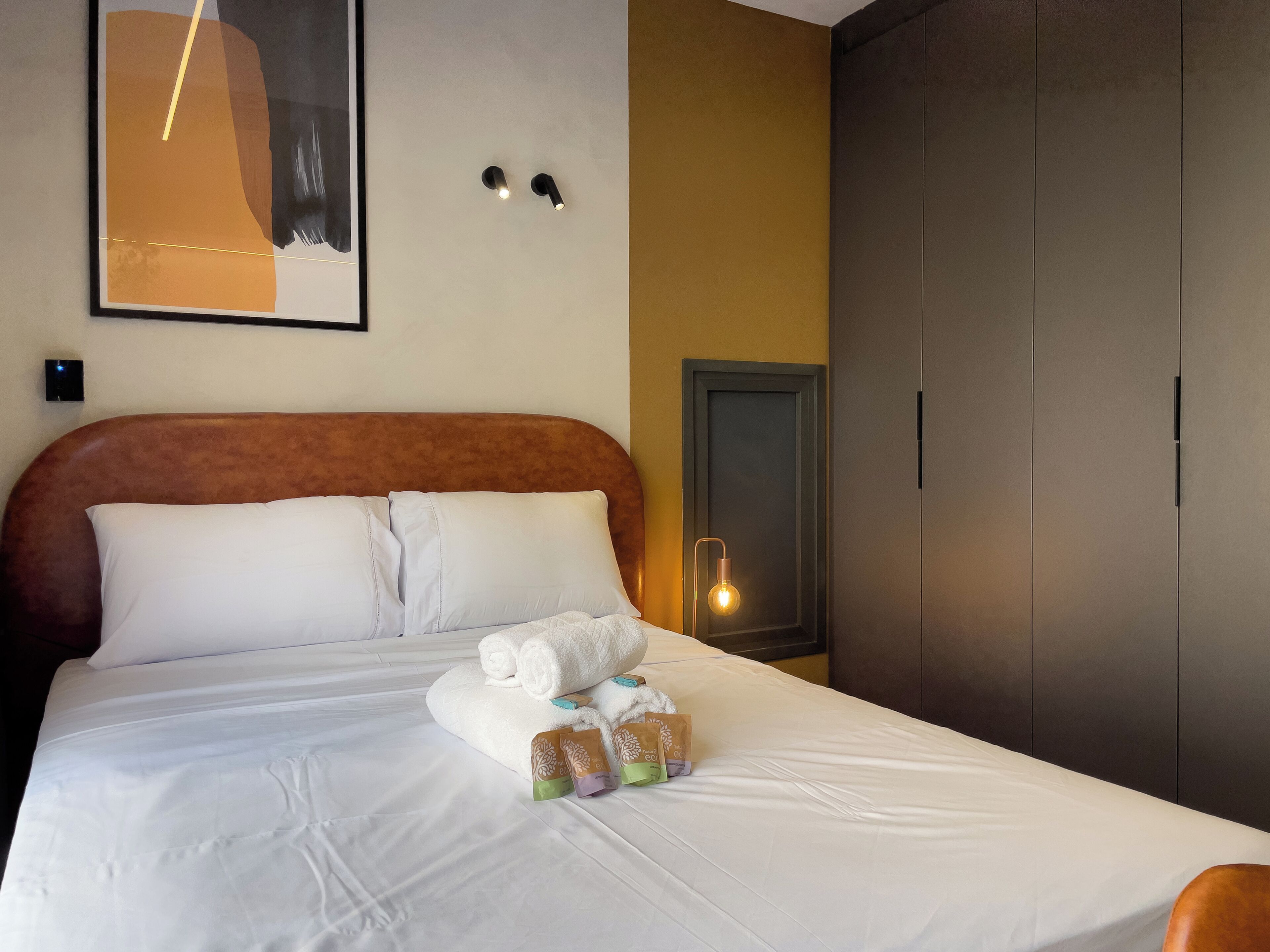 Studio | Premium bedding, blackout drapes, iron/ironing board, free WiFi