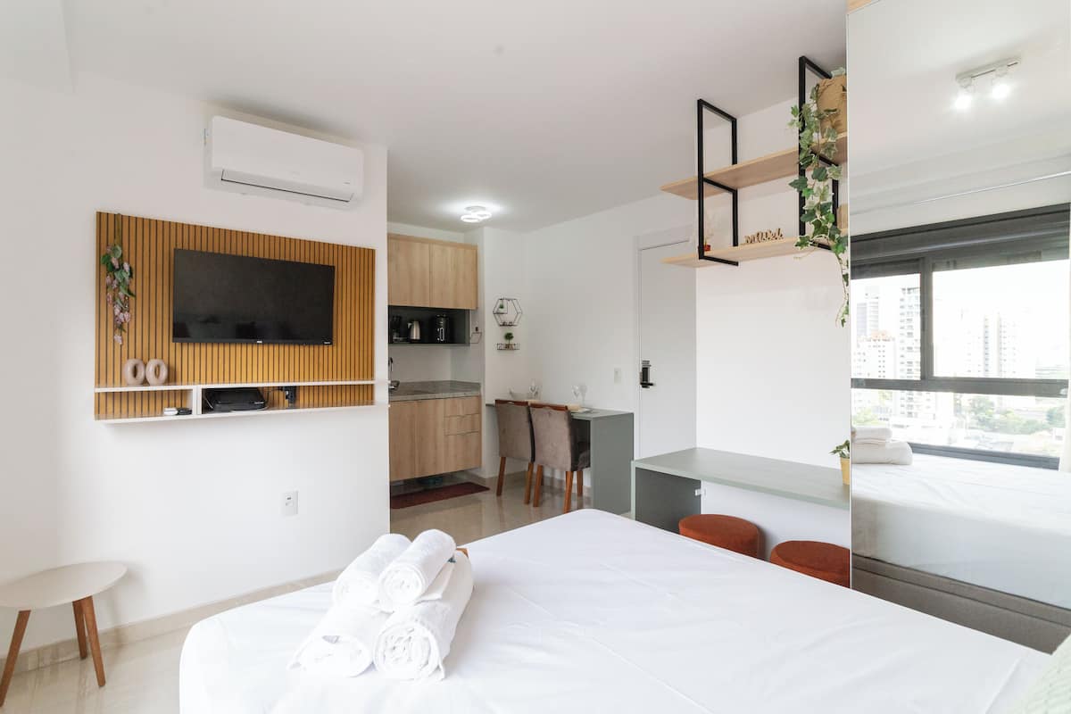 Studio | Verduisterende gordijnen, een strijkplank/strijkijzer, gratis wifi