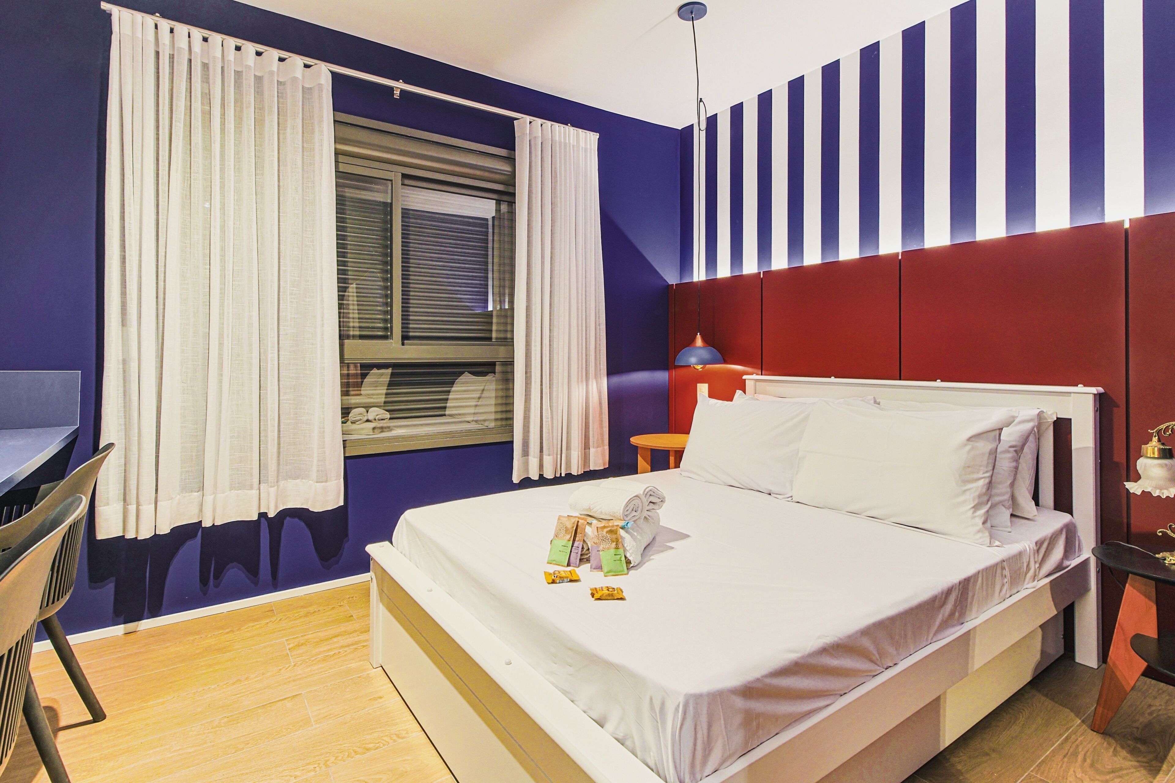 Studio | Premium bedding, blackout curtains, iron/ironing board, free WiFi