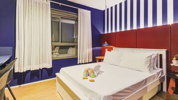 Studio | Premium bedding, blackout curtains, iron/ironing board, free WiFi