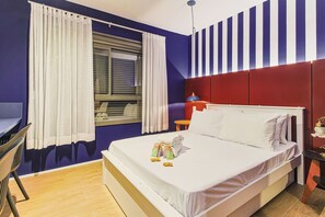 Studio | Luxe beddengoed, verduisterende gordijnen, een strijkplank/strijkijzer