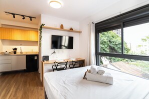 Studio – basic | Sengetøy av topp kvalitet, blendingsgardiner og strykejern/-brett