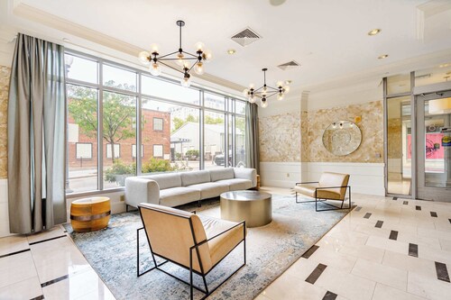 Downtown Silver Spring LuxePad Corner 2BR DC Metro to National Mall Pool Gym