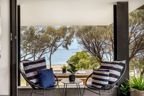 Beachfront W/ Breathtaking Views