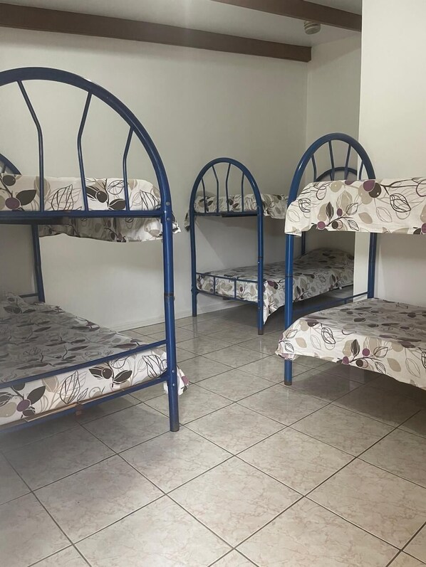 Basic Single Room, Patio