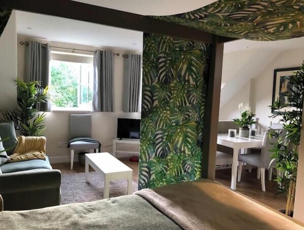 1 bedroom, desk, iron/ironing board, travel cot
