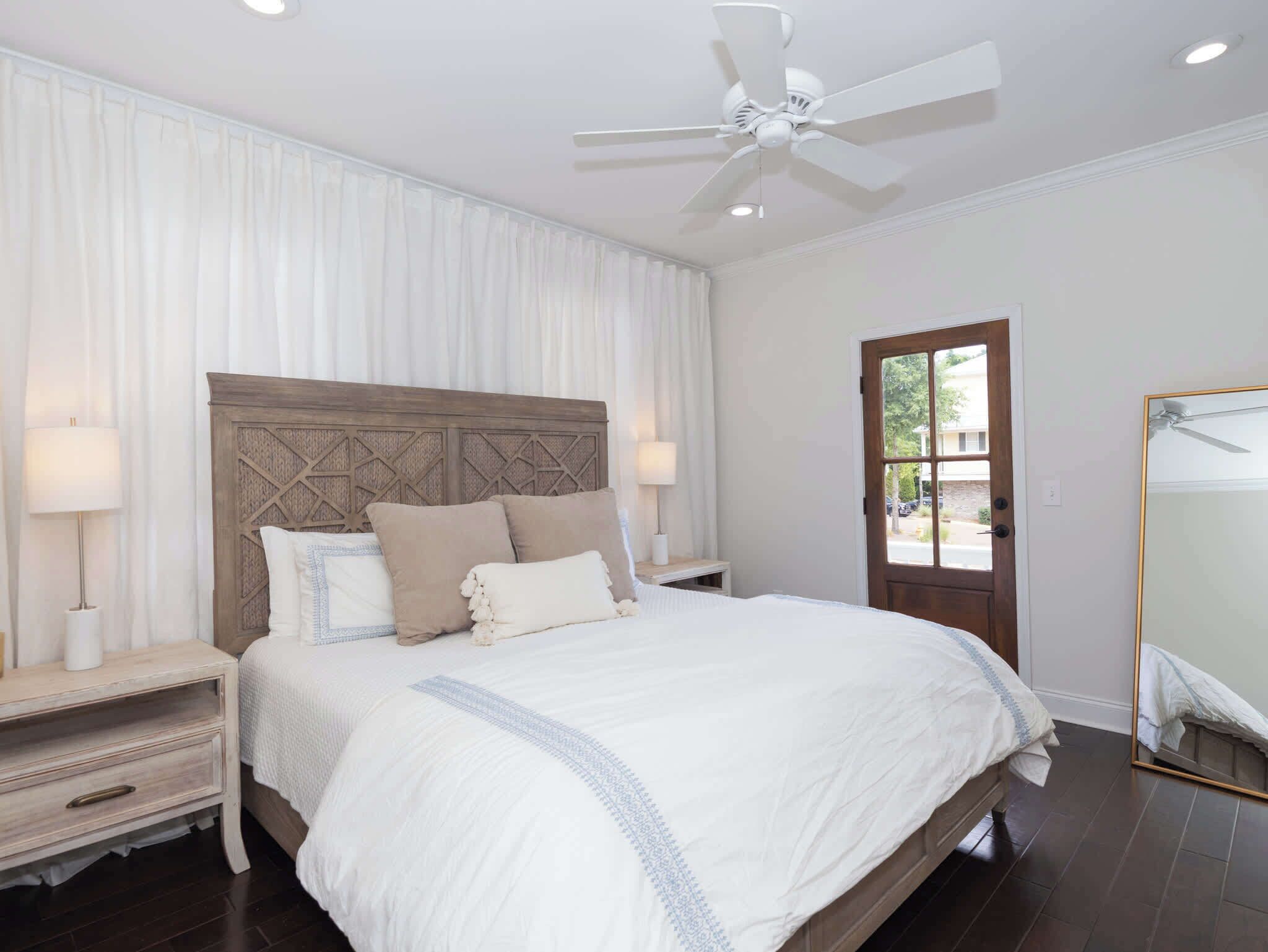 4 bedrooms, iron/ironing board, WiFi, bed sheets