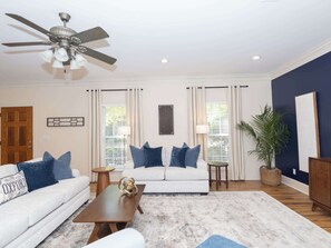 Een televisie en een kantoor