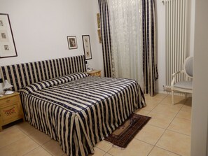1 bedroom, bed sheets - Jesolo Family in Bafile street - near the beach! for family (Lido di Jesolo)