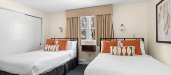2 Double Rooms | The Beverly Hotel | w/ Kitchen & Close to Dane Street Beach