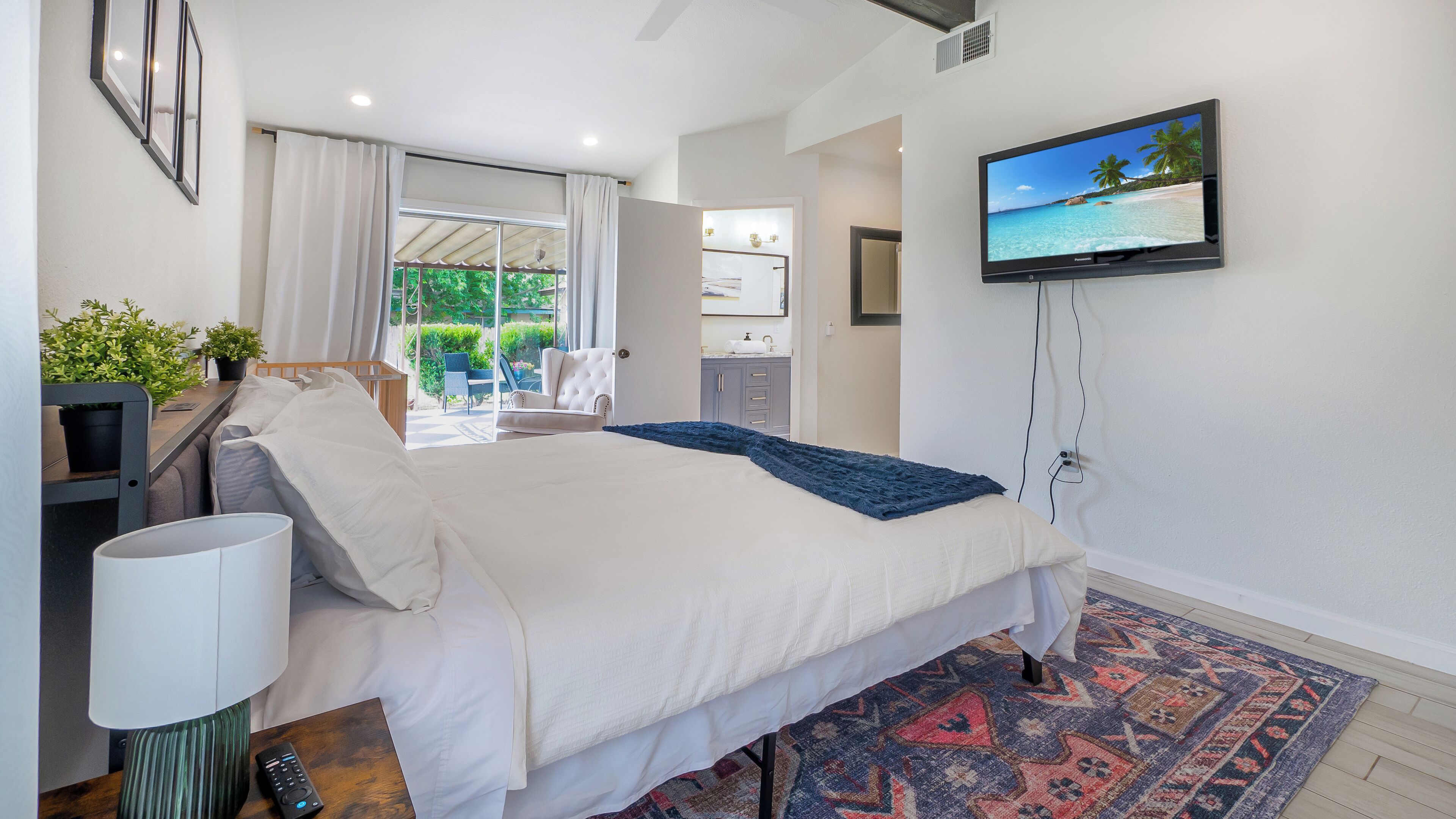 4 bedrooms, iron/ironing board, WiFi, bed sheets