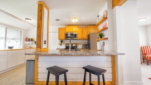 Micro-ondes, four, plaque de cuisson, lave-vaisselle