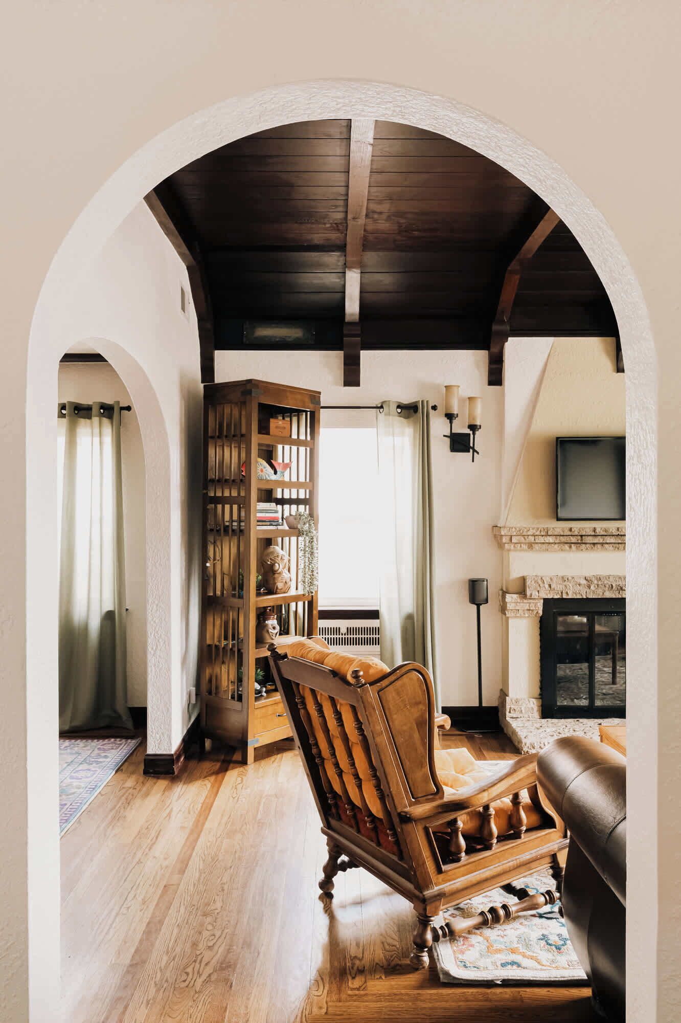 TV, fireplace, offices