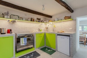 Fridge, oven, stovetop, dishwasher
