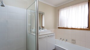 Een douche, een haardroger