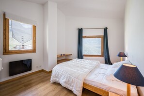 5 habitaciones, tabla de planchar con plancha, wifi y ropa de cama 