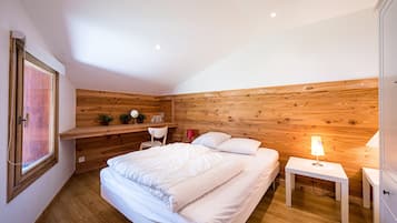 6 bedrooms, iron/ironing board, WiFi, bed sheets