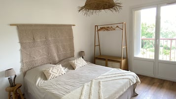 2 habitaciones, tabla de planchar con plancha, wifi y ropa de cama