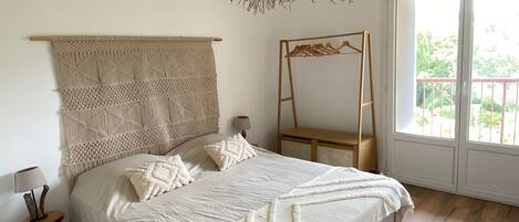 2 chambres, fer et planche à repasser, Wi-Fi, draps fournis