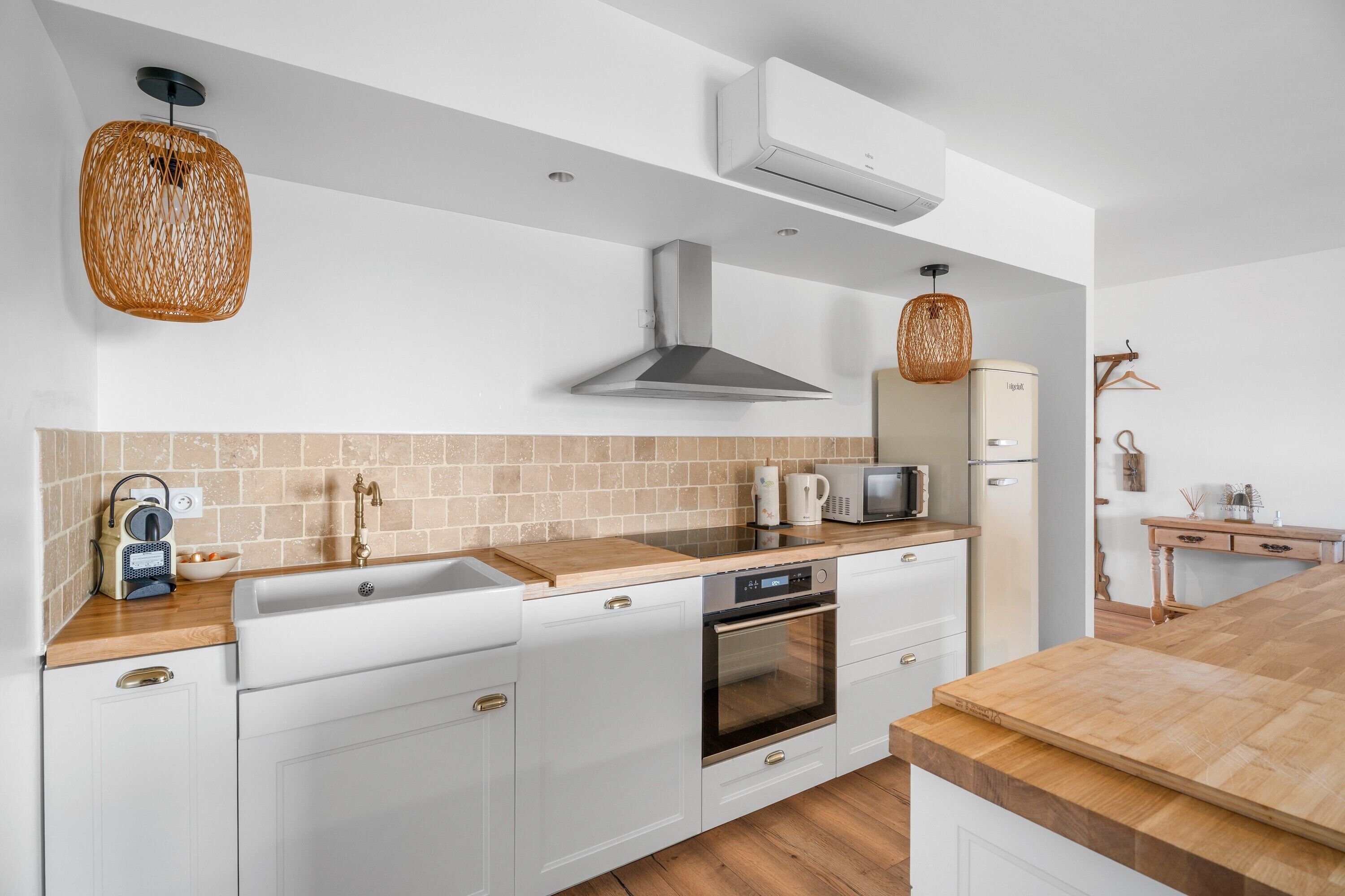 Réfrigérateur, micro-ondes, four, lave-vaisselle