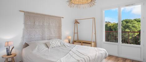 2 habitaciones, tabla de planchar con plancha, wifi y ropa de cama