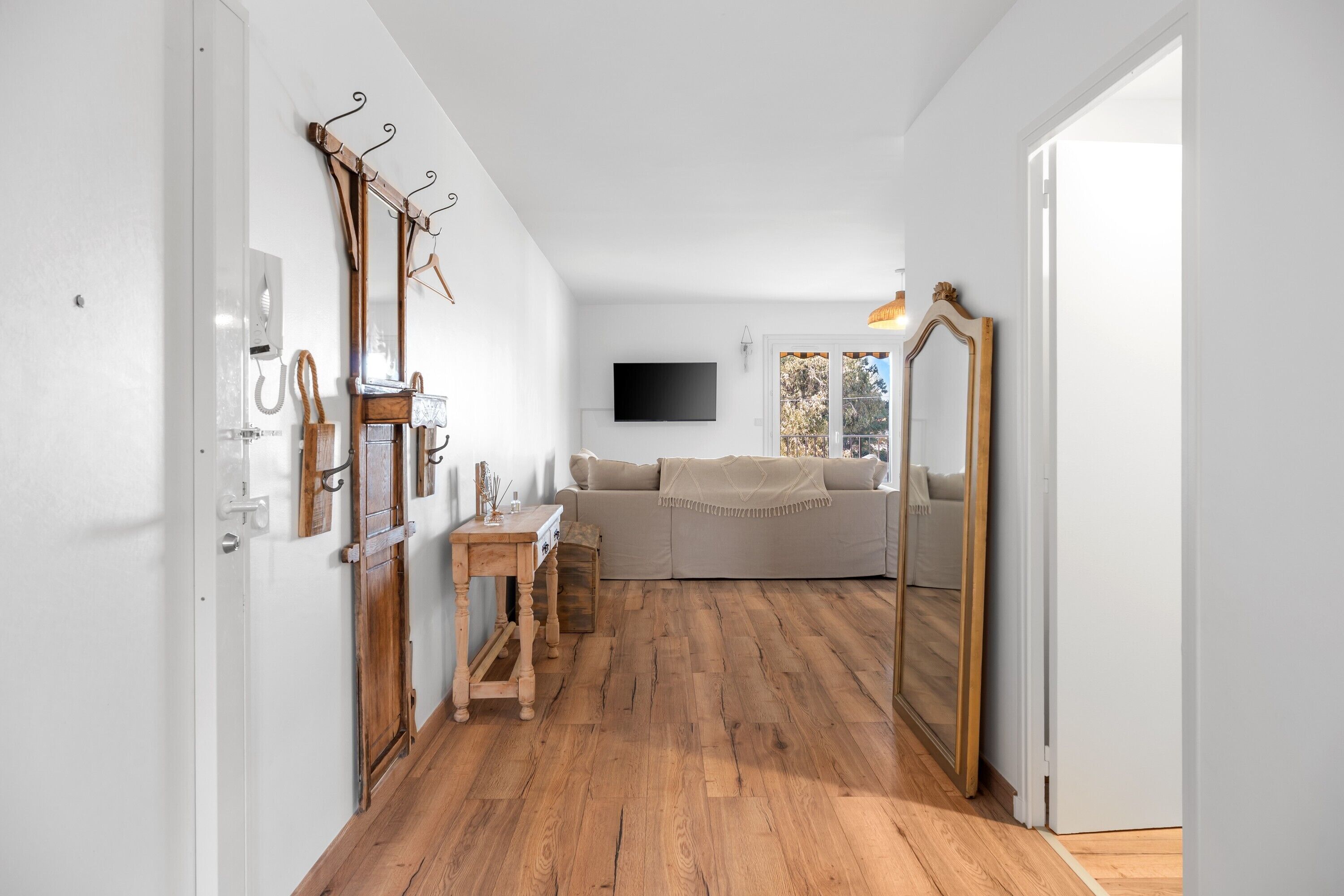 Télévision, cheminée