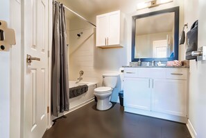 Shower, hair dryer - Boulevard Stays Spacious 1BR King Suite Pool, Gym Access & Free Parking (Irving)