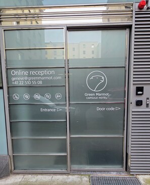 ด้านหน้าที่พัก