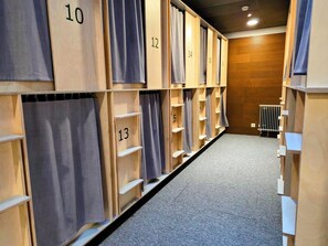Free WiFi, bed sheets - Green Marmot Capsule Hotel Geneva (Geneva)