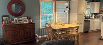 Charming 3-bedroom house in Etowah with breathtaking mountain views.