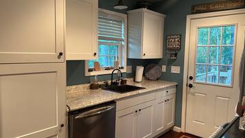 Micro-ondes, four, plaque de cuisson, lave-vaisselle