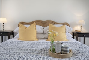 3 bedrooms, travel cot, WiFi, bed sheets