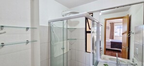 Standard Apartment | Bathroom | Shower, hair dryer, towels, soap