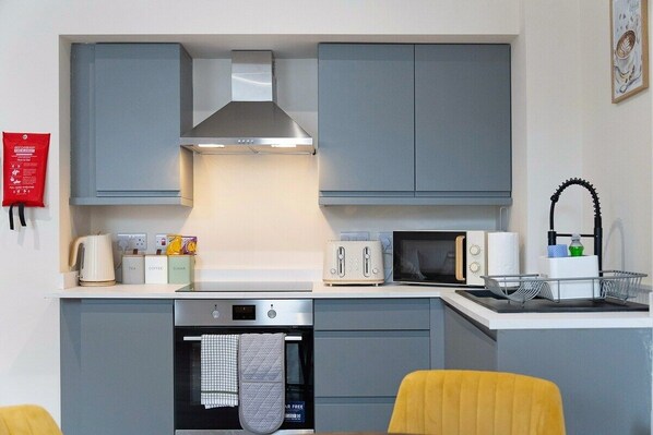 Fridge, microwave, oven, stovetop