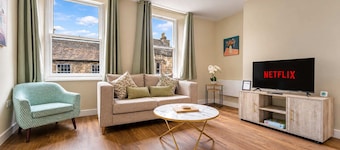 Historic Horsemarket 1BR Stay | Sleeps 2 | Wi-Fi