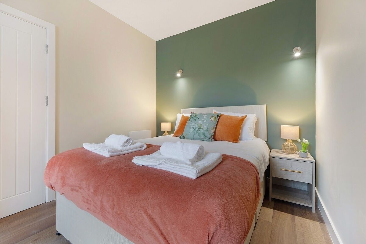 1 bedroom, internet, bed sheets