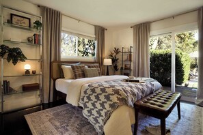 3 chambres, bureau, fer et planche à repasser, lit parapluie