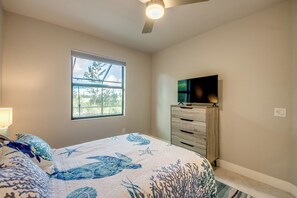 4 bedrooms, desk, travel crib, free WiFi
