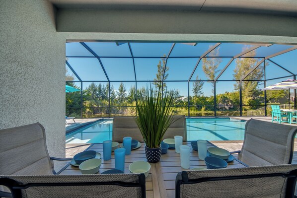 Een verwarmd zwembad