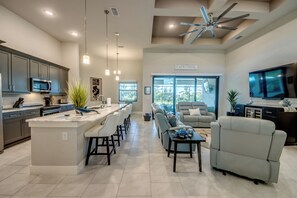 Smart TV - Sunshine Escape - brand new 4 BR/ 2 bath waterfront Villa w. heated pool, kayaks, fishing poles (Cape Coral)