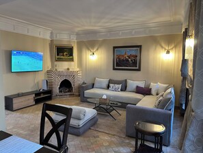 Fernseher, Kamin