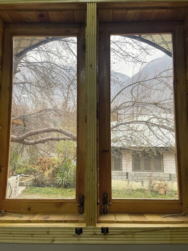 Serene – A Stylish Vacation Home with Breathtaking Views