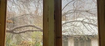 Serene – A Stylish Vacation Home with Breathtaking Views