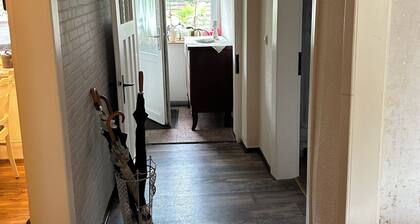 Gemütlich Ferienwohnung mit Pool und Garten. Haustiere erlaub. Auch für Monteure