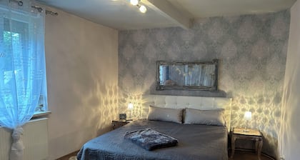 Cozy vacation apartment with pool and garden. Pets allowed, also for fitters