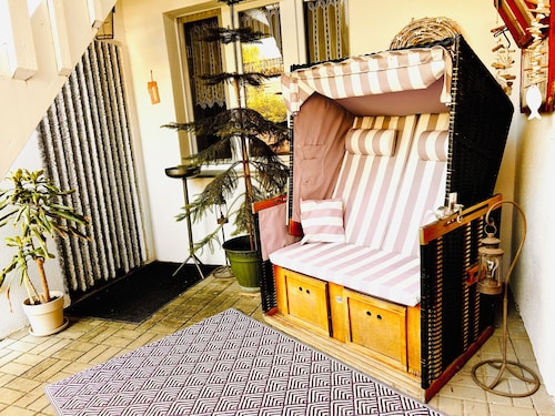 Cozy vacation apartment with pool and garden. Pets allowed, also for fitters