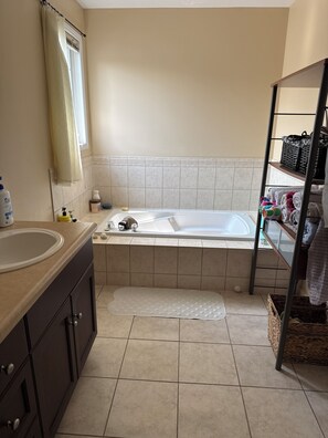 Classic House | Bilik Mandi | Kelengkapan dandanan diri percuma, pengering rambut, selipar
